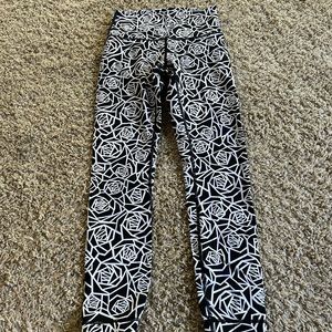 Athletic Trendy Lululemon Black/White Patterned Ankle Leggings Sz 4. Mint